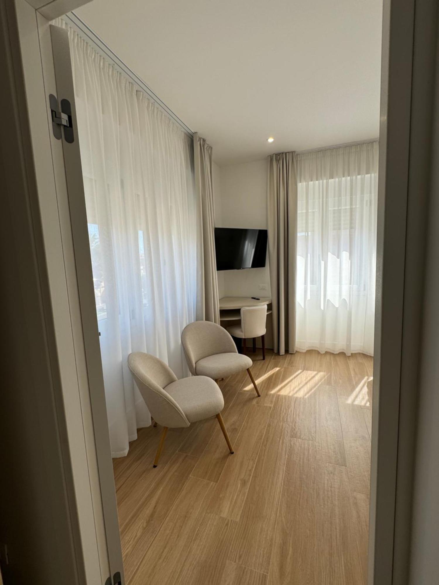 Feel Boutique Rooms Oristano Ngoại thất bức ảnh