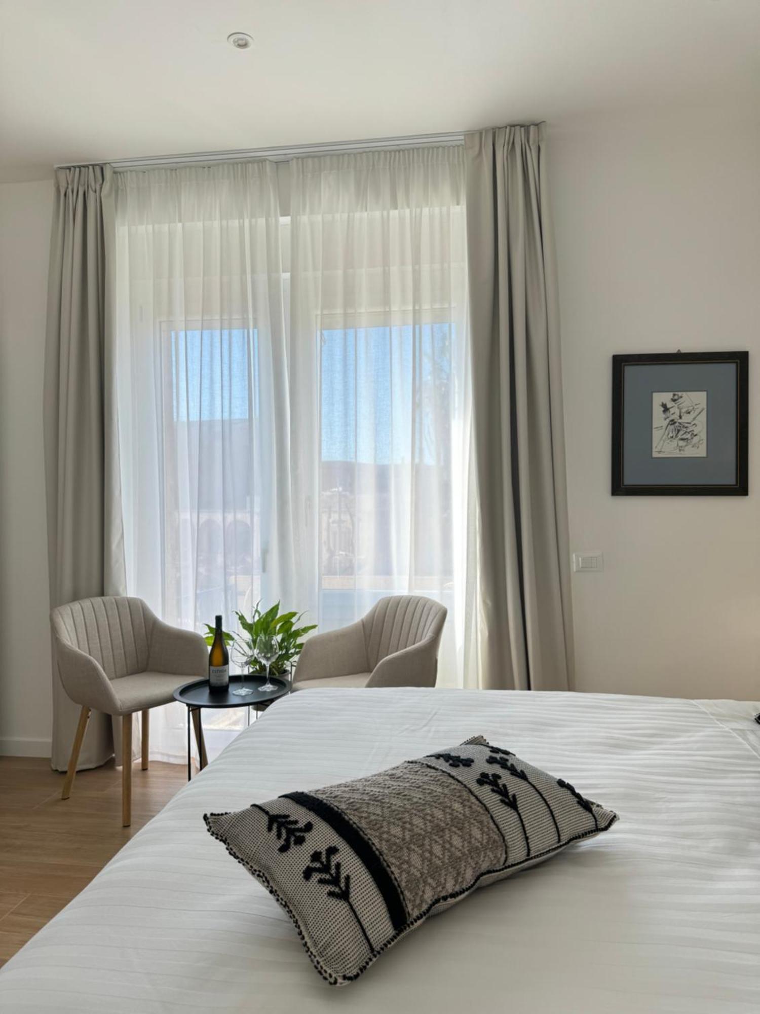 Feel Boutique Rooms Oristano Ngoại thất bức ảnh