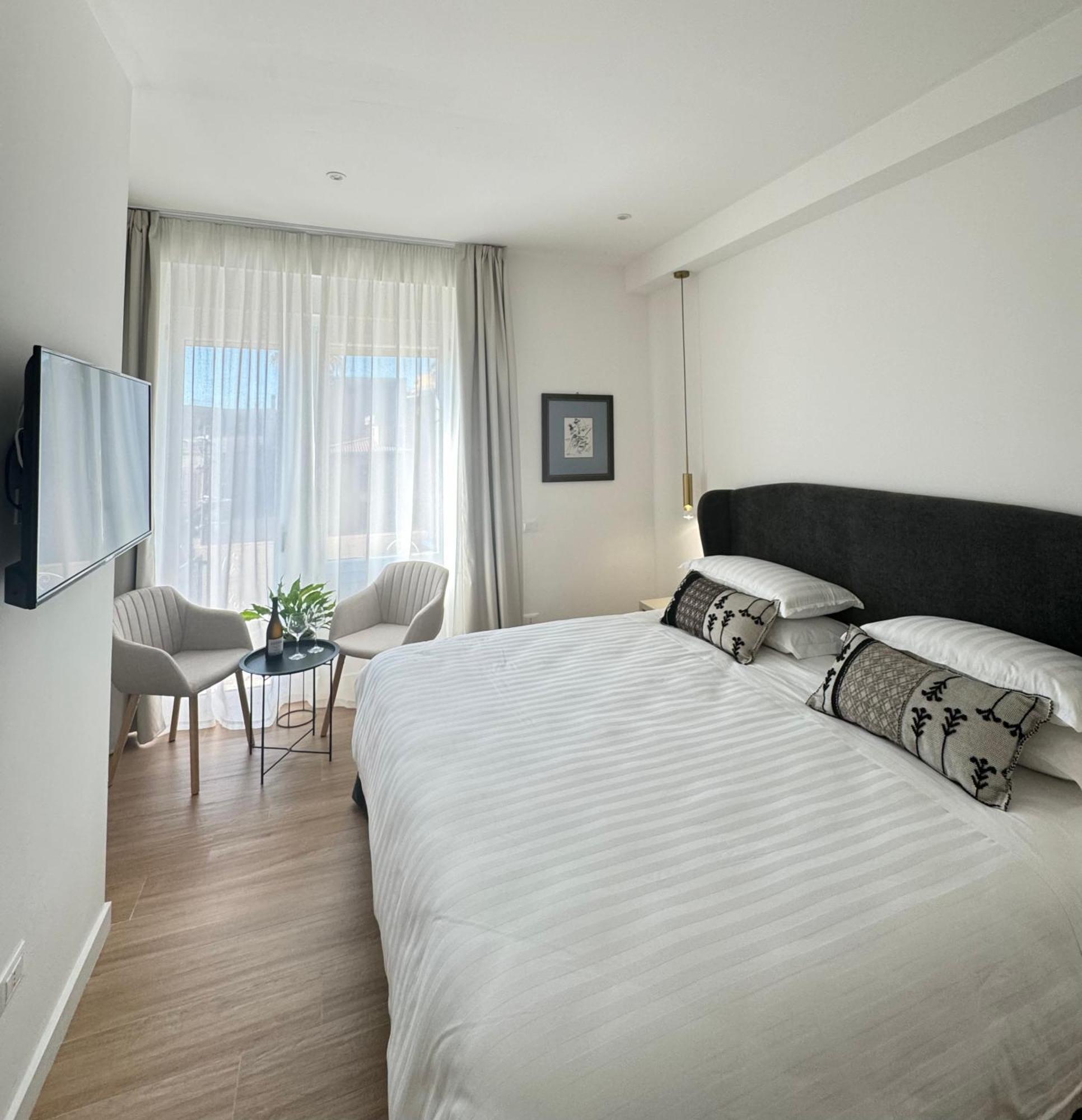 Feel Boutique Rooms Oristano Ngoại thất bức ảnh