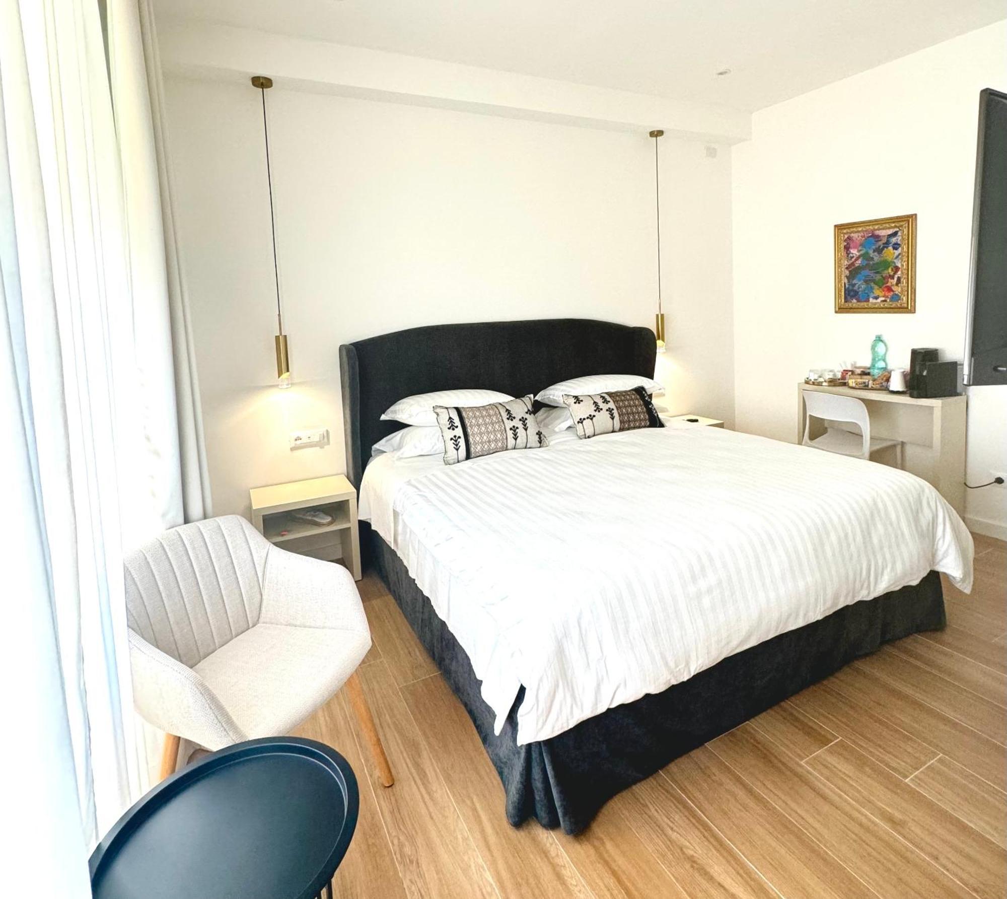 Feel Boutique Rooms Oristano Ngoại thất bức ảnh