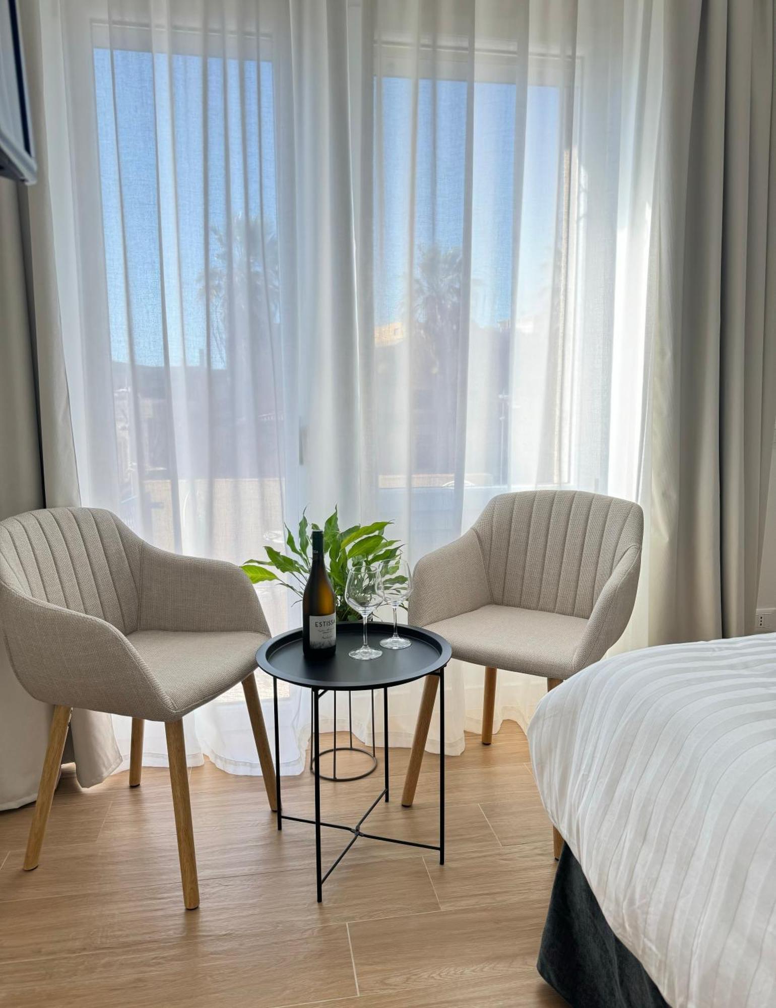 Feel Boutique Rooms Oristano Ngoại thất bức ảnh