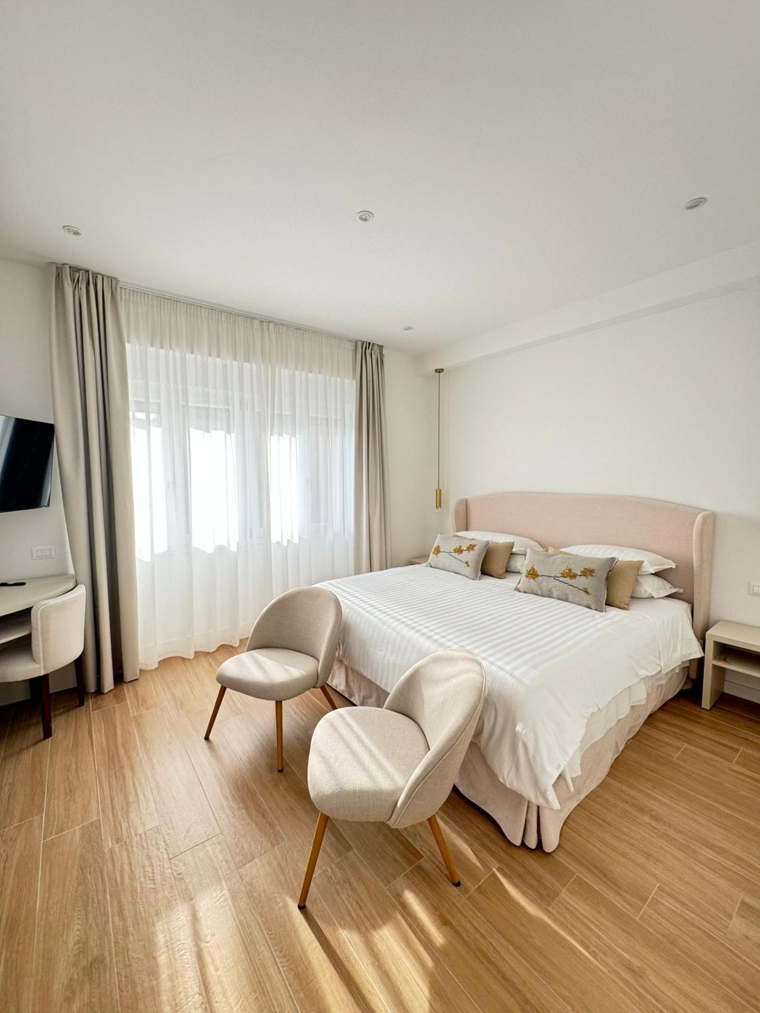 Feel Boutique Rooms Oristano Ngoại thất bức ảnh