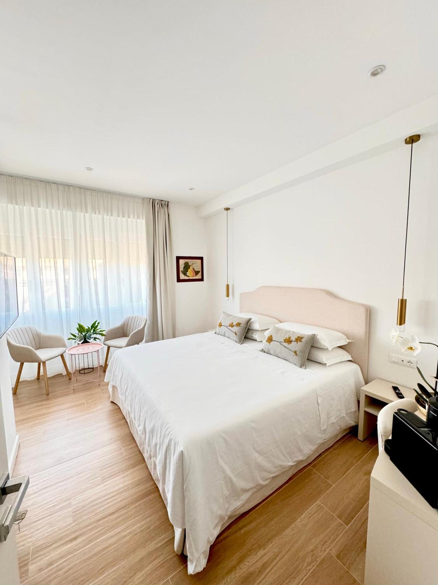 Feel Boutique Rooms Oristano Ngoại thất bức ảnh